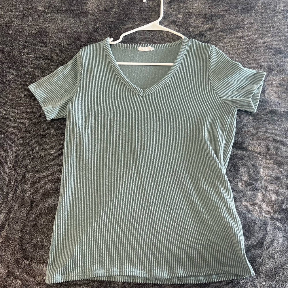 Ribbed v-neck